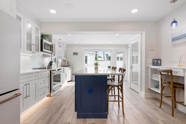 211 85TH STREET, Holmes Beach, FL 34217