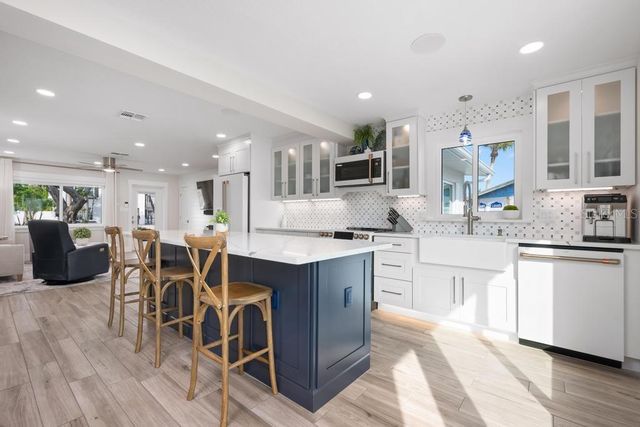 211 85TH STREET, Holmes Beach, FL 34217