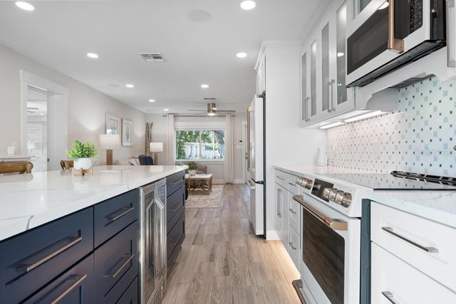 211 85TH STREET, Holmes Beach, FL 34217