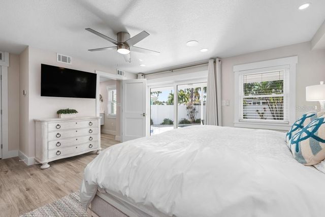 211 85TH STREET, Holmes Beach, FL 34217