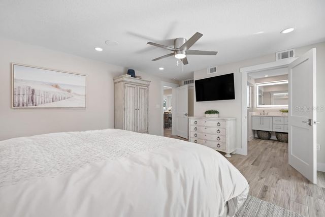 211 85TH STREET, Holmes Beach, FL 34217