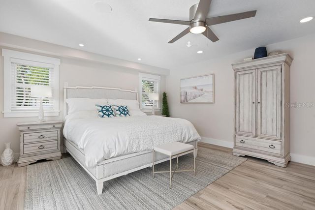 211 85TH STREET, Holmes Beach, FL 34217