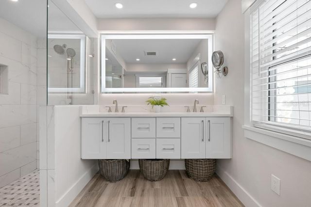 211 85TH STREET, Holmes Beach, FL 34217