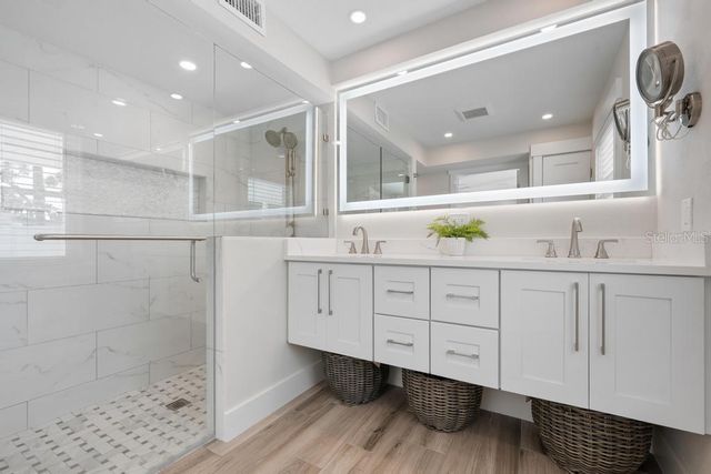 211 85TH STREET, Holmes Beach, FL 34217