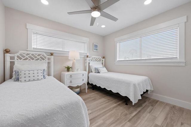 211 85TH STREET, Holmes Beach, FL 34217