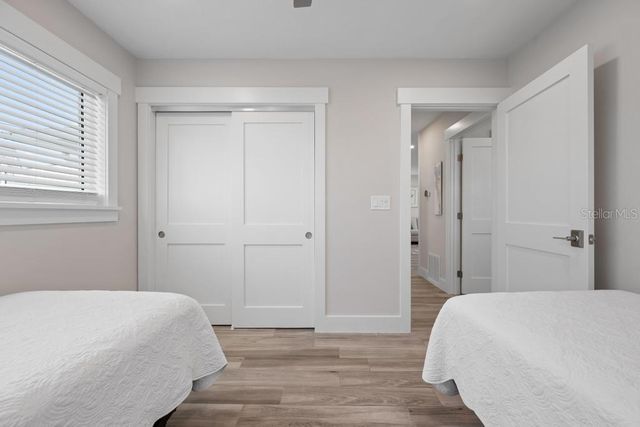 211 85TH STREET, Holmes Beach, FL 34217