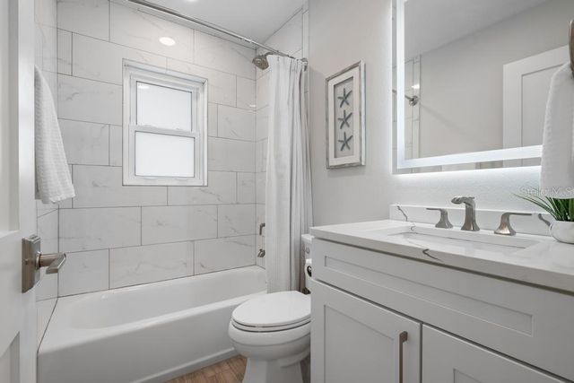 211 85TH STREET, Holmes Beach, FL 34217