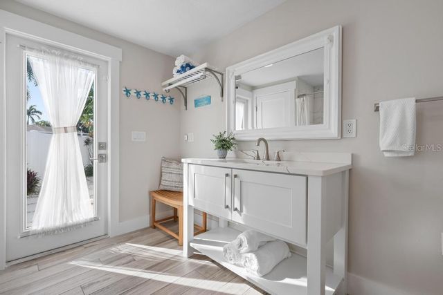 211 85TH STREET, Holmes Beach, FL 34217