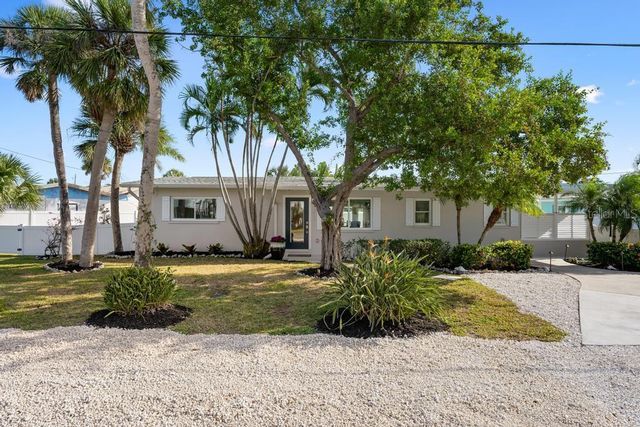 211 85TH STREET, Holmes Beach, FL 34217