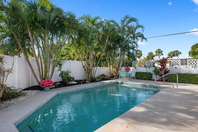 211 85TH STREET, Holmes Beach, FL 34217