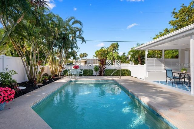 211 85TH STREET, Holmes Beach, FL 34217