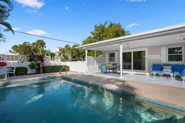 211 85TH STREET, Holmes Beach, FL 34217