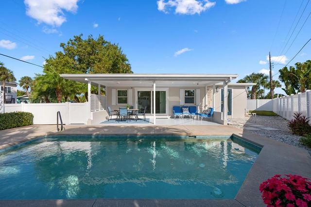 211 85TH STREET, Holmes Beach, FL 34217