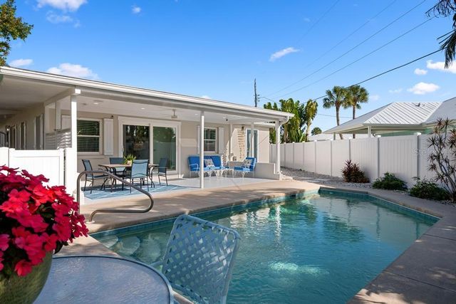 211 85TH STREET, Holmes Beach, FL 34217