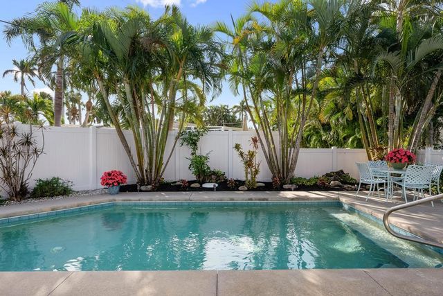 211 85TH STREET, Holmes Beach, FL 34217