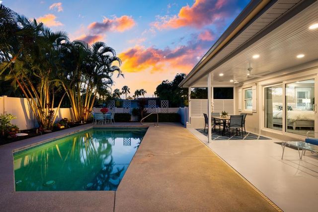 211 85TH STREET, Holmes Beach, FL 34217