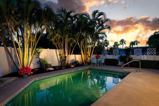 211 85TH STREET, Holmes Beach, FL 34217