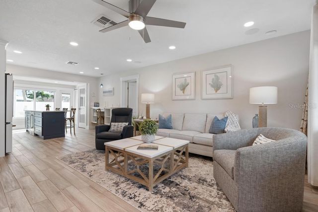 211 85TH STREET, Holmes Beach, FL 34217