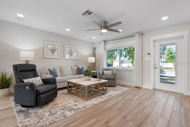 211 85TH STREET, Holmes Beach, FL 34217