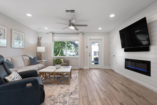 211 85TH STREET, Holmes Beach, FL 34217