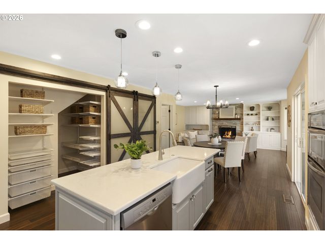 5475 WESTFIELD Ct, Lake Oswego, OR 97035