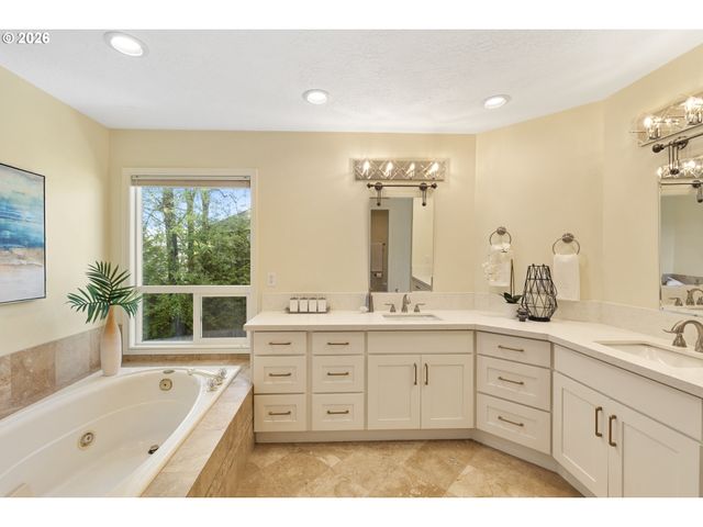 5475 WESTFIELD Ct, Lake Oswego, OR 97035