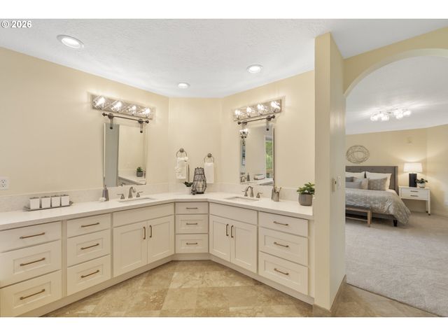 5475 WESTFIELD Ct, Lake Oswego, OR 97035