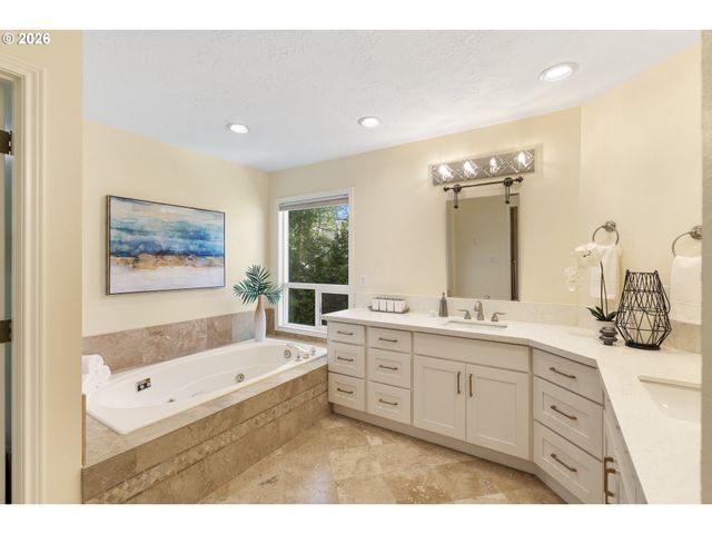 5475 WESTFIELD Ct, Lake Oswego, OR 97035