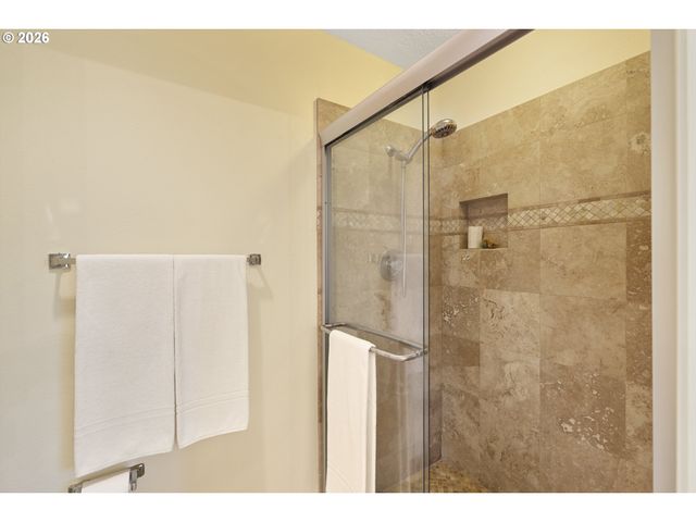 5475 WESTFIELD Ct, Lake Oswego, OR 97035