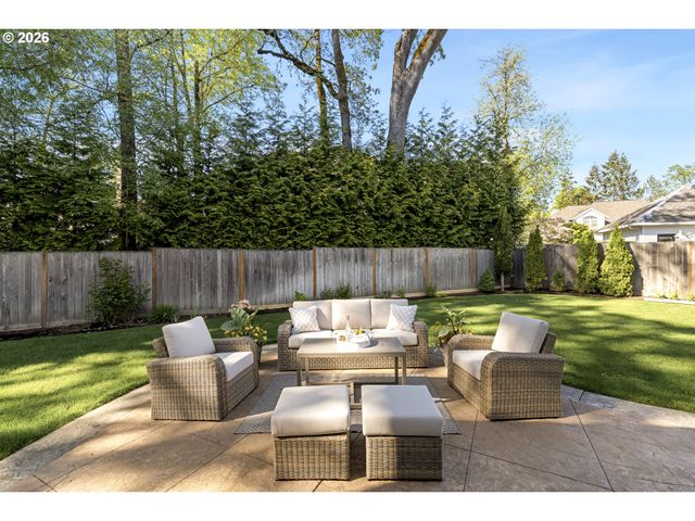 5475 WESTFIELD Ct, Lake Oswego, OR 97035