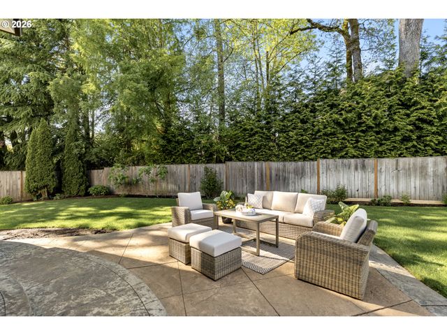 5475 WESTFIELD Ct, Lake Oswego, OR 97035