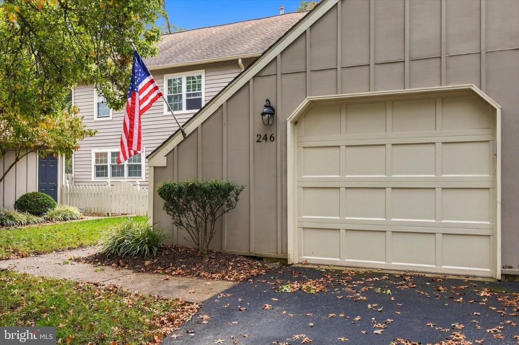 246 TULIP TREE CT, BLUE BELL, PA 19422 — photo 2