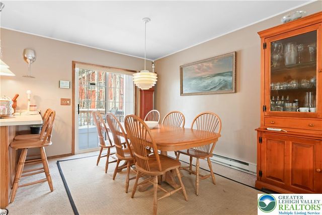 462 Country Place Drive, Coolbaugh Twp, PA 18466