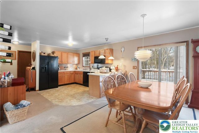 462 Country Place Drive, Coolbaugh Twp, PA 18466