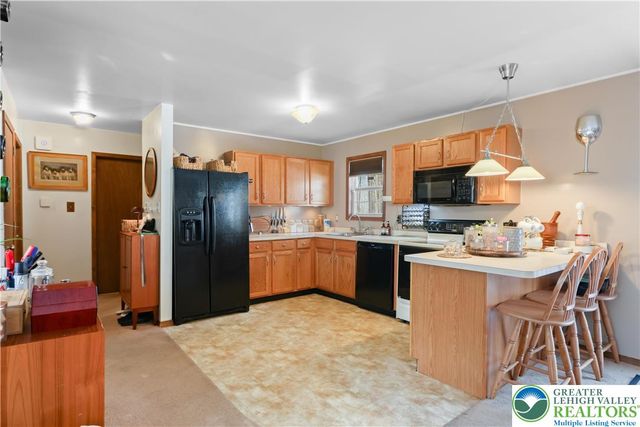 462 Country Place Drive, Coolbaugh Twp, PA 18466