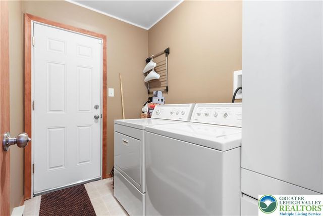 462 Country Place Drive, Coolbaugh Twp, PA 18466