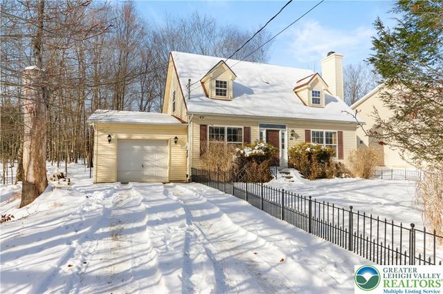 462 Country Place Drive, Coolbaugh Twp, PA 18466