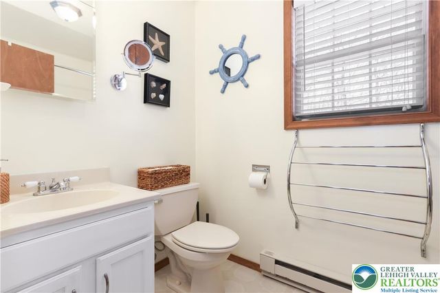 462 Country Place Drive, Coolbaugh Twp, PA 18466