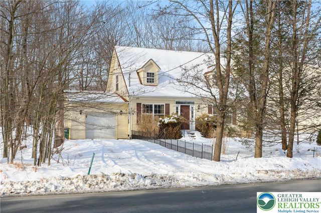 462 Country Place Drive, Coolbaugh Twp, PA 18466