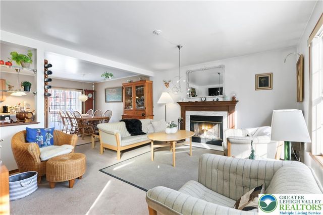 462 Country Place Drive, Coolbaugh Twp, PA 18466