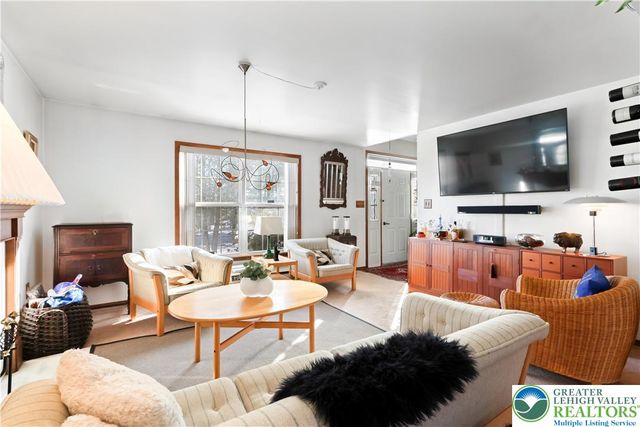 462 Country Place Drive, Coolbaugh Twp, PA 18466