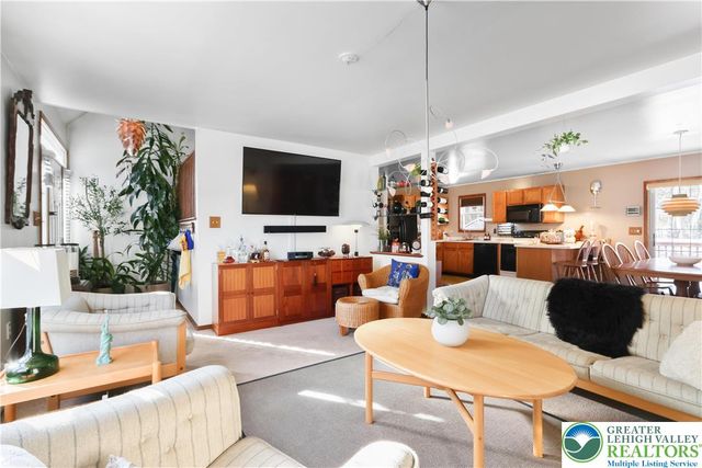 462 Country Place Drive, Coolbaugh Twp, PA 18466