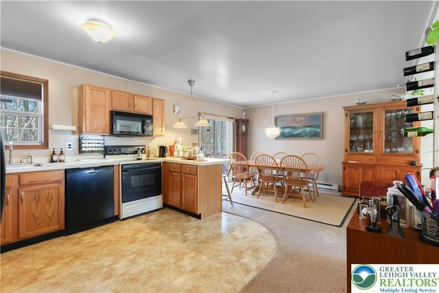 462 Country Place Drive, Coolbaugh Twp, PA 18466