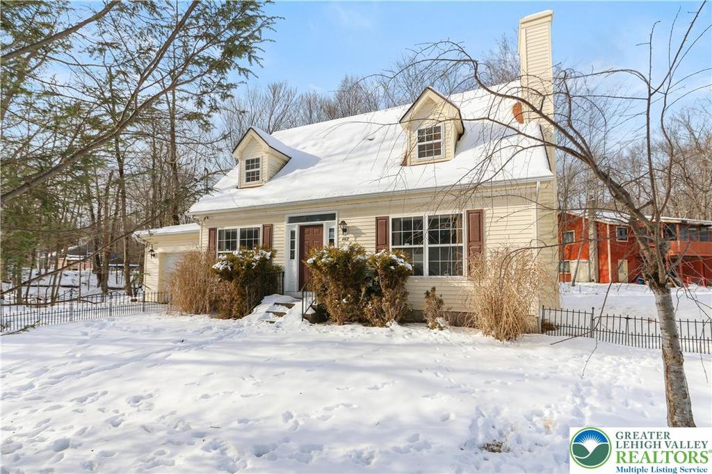 462 Country Place Drive, Coolbaugh Twp, PA 18466