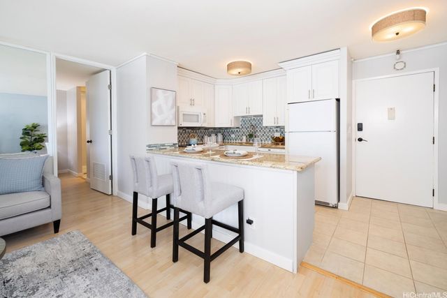 1925 Kalakaua Avenue 903, Honolulu, HI 96815