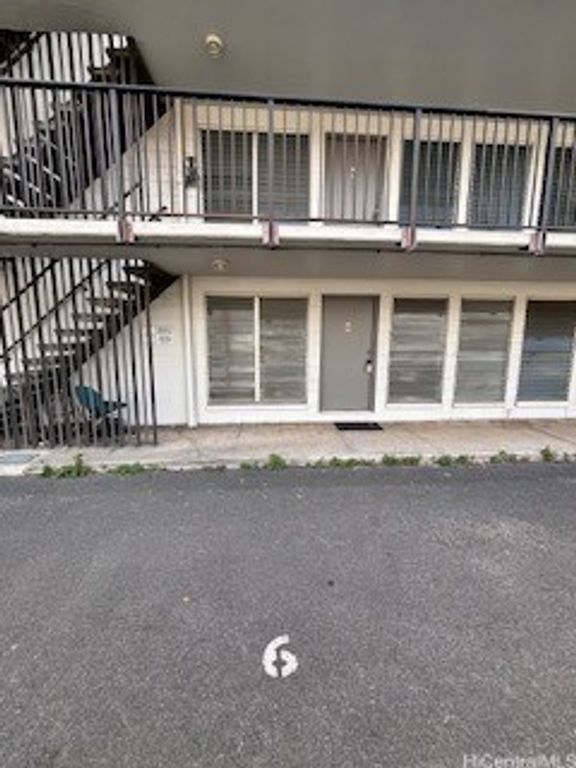 2501 Coyne Street 202, Honolulu, HI 96826