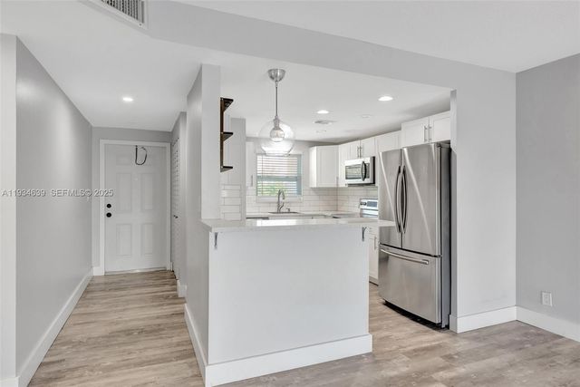 1400 NE 57th Ct 206, Fort Lauderdale, FL 33334