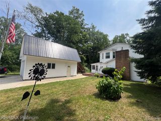 10528 Lake Shore Drive, Tyrone Township, MI 48430