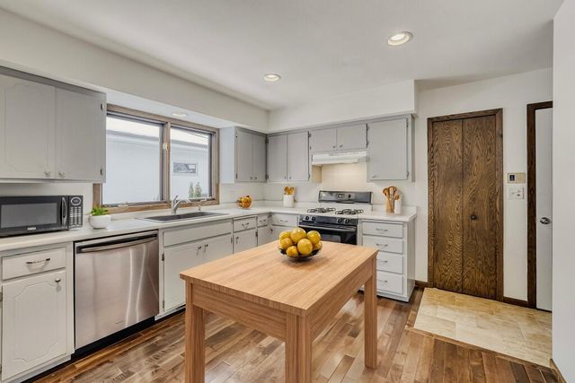 70 W Sandra Lee Drive, Saint Paul, MN 55119