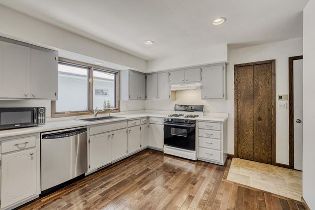 70 W Sandra Lee Drive, Saint Paul, MN 55119